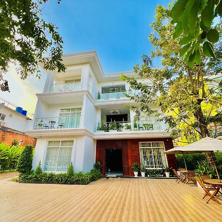 Nyna Villa Guesthouse 캄폿 외부 사진