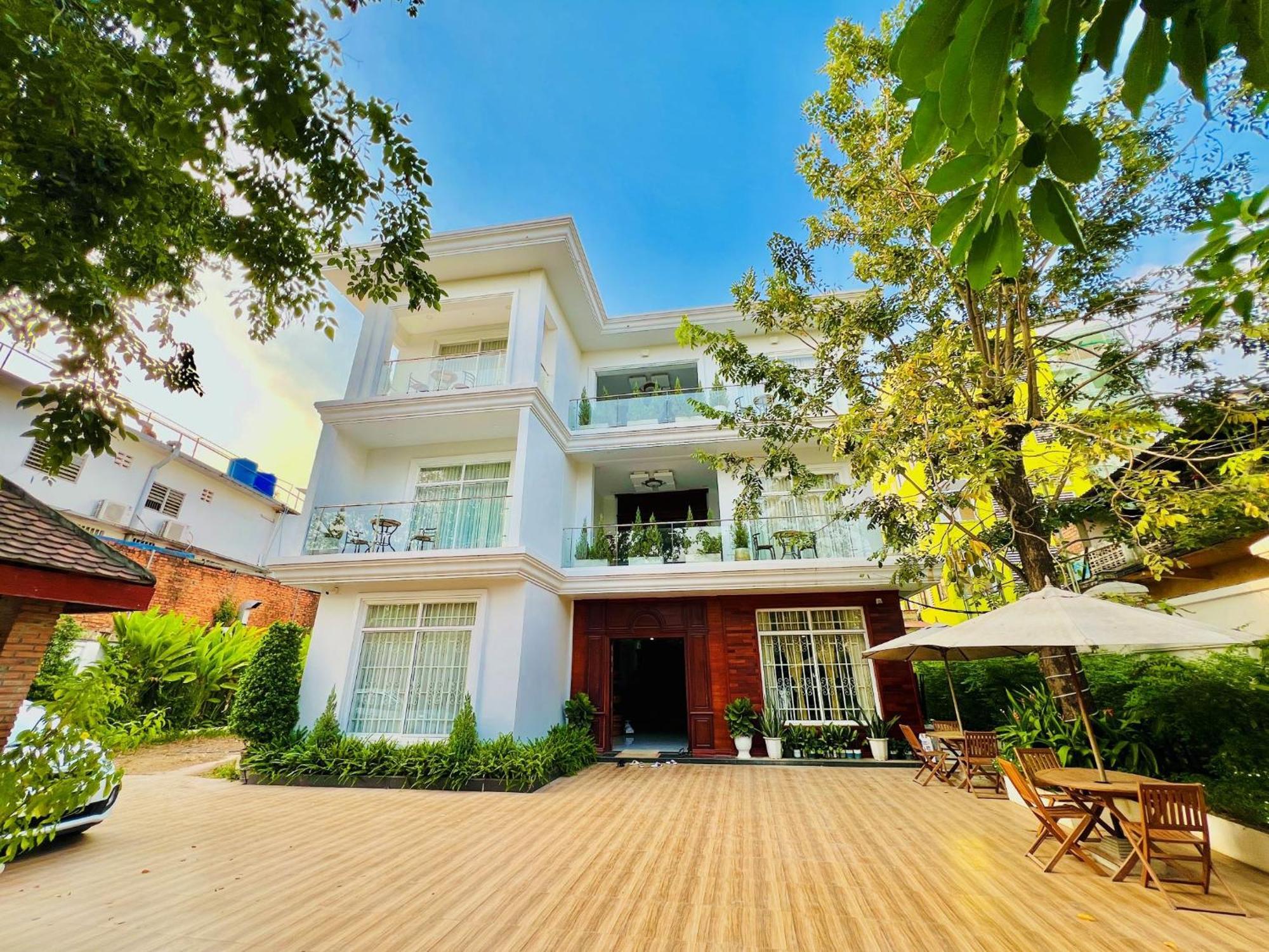 Nyna Villa Guesthouse 캄폿 외부 사진